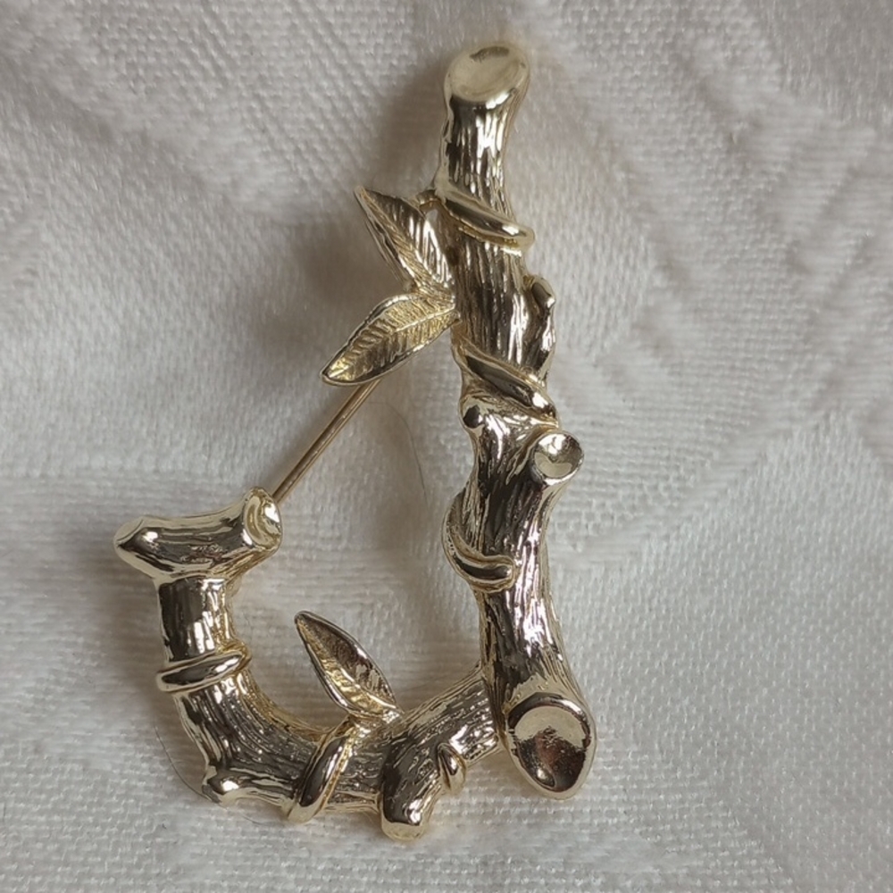 Sarah Coventry Gold Branch Bamboo Leaf Initial Monogram J Brooch 1.5 In